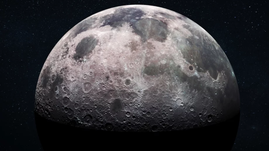 Това е първата жена, която може да полети до Луната (СНИМКИ)