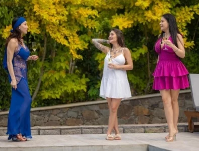 Ергените посрещнаха неочаквани нови "изкусителки" (СНИМКА)