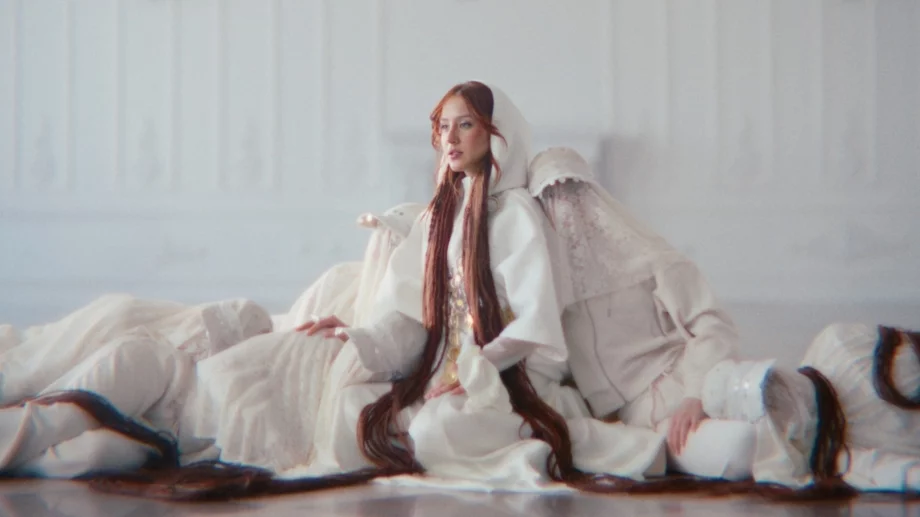 MONA завършва своята музикална трилогия с "Давам" (ВИДЕО)