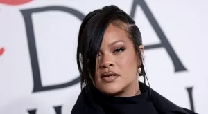 Стреляха по дома на Риана, тя е била вътре