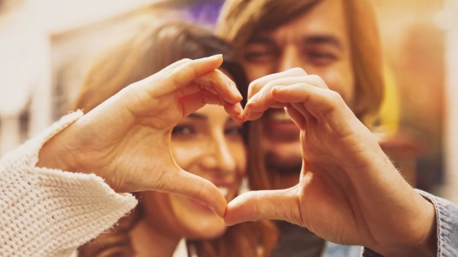 Разтърсваща любов ще сполети тези 3 зодии до края на март 2026