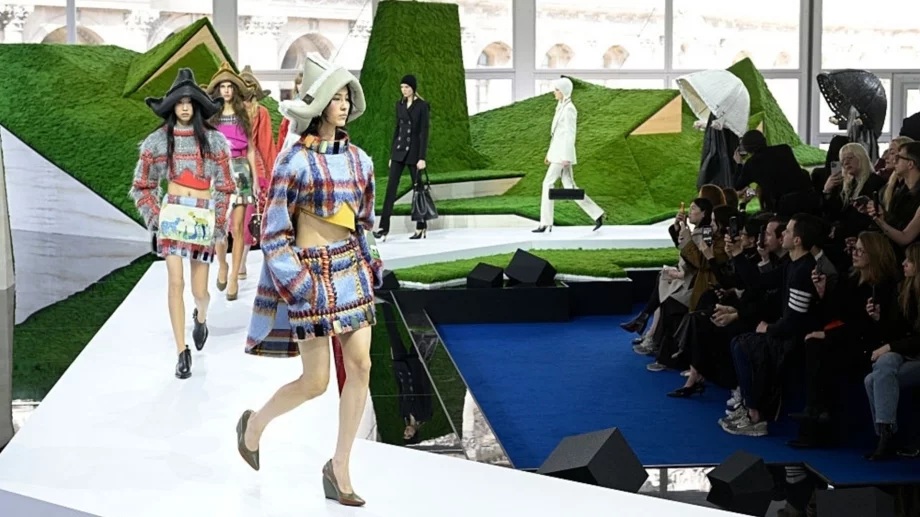 Louis Vuitton показа колекция, вдъхновена от "най-великия творец" (ВИДЕО)