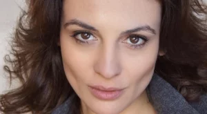 Диана Димитрова за изложбата си "Сънища и сенки": Композициите са театрални