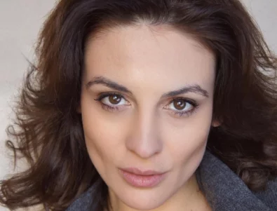 Диана Димитрова за изложбата си "Сънища и сенки": Композициите са театрални