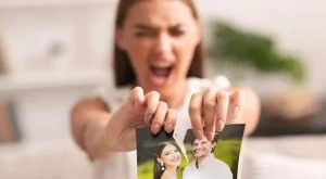 3 зодии ще скъсат кармични връзки до края на март 2026