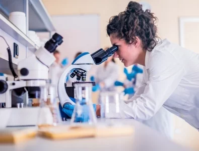 Остават 20 дни за кандидатстване за отличията "За жените в науката“ - три изследователки ще получат по 7000 евро