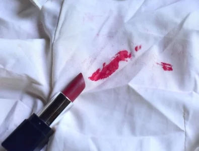 Петна от грим? Ето как ефективно да ги почистите