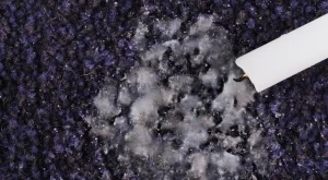 Как да премахнете восък от килим