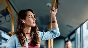 Разкриха голяма опасност за здравето, свързана с носенето на слушалки