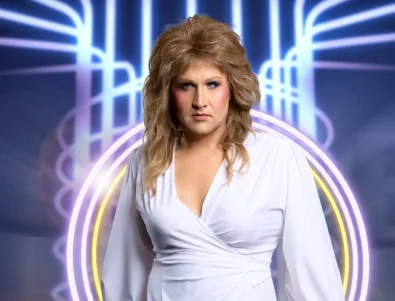 Даниел Пеев - Дънди в образа на Бони Тейлър с първа победа в "Като две капки вода" 