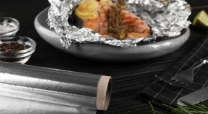 Как да използвате алуминиево фолио - от лъскавата или матовата страна? 