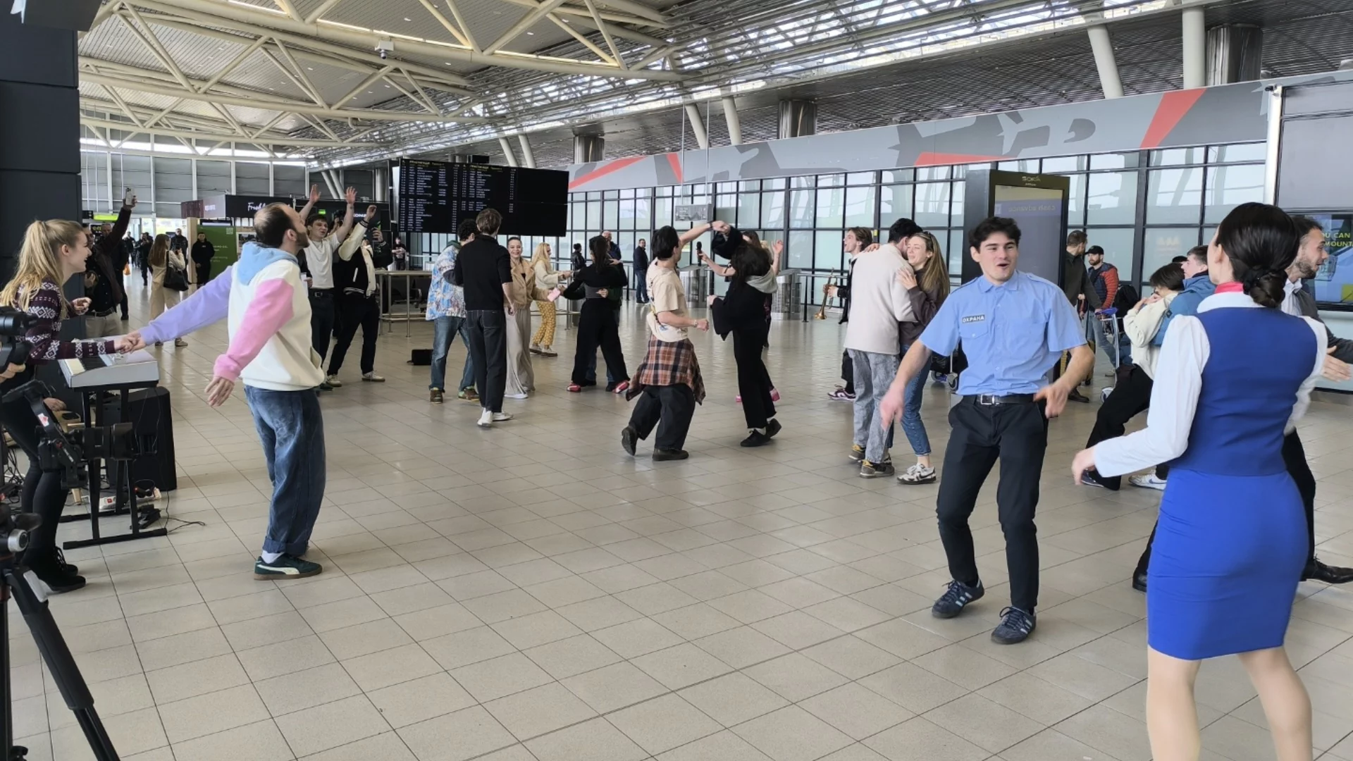 Студенти от НАТФИЗ превърнаха летище 