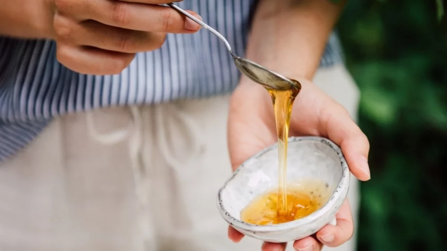 10 добри причини всяка сутрин да ядете по лъжичка мед