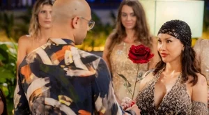 Санта Китана от "Ергенът" шокира със сумата, дала за пластични операции