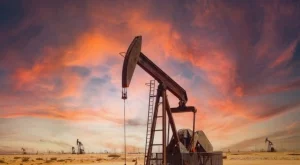 Цената на петрола с най-голям седмичен спад от шест месеца