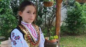 Народна гордост: Българско момиче изумява с гласа си (ВИДЕО)