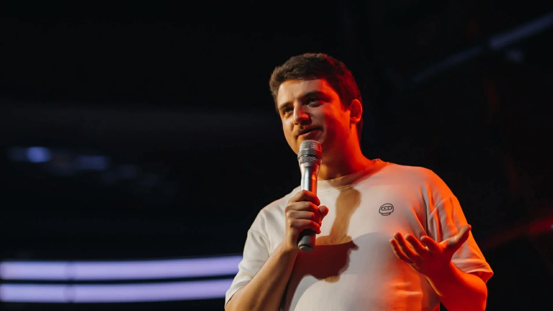 20 бързи въпроса към... стендъп комедианта Петър Евтимов