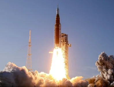 За първи път от над 50 години: Хора полетяха към Луната (ВИДЕО)