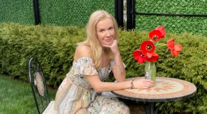 Ретро вдъхновение: Мария Игнатова сподели пленителни СНИМКИ от 90-те