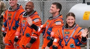 Астроновтите от  "Артемида 2" пратиха първи СНИМКИ от Космоса