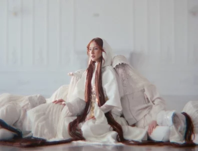 Мона и нейният "Gen Z фолклор" (ВИДЕО)