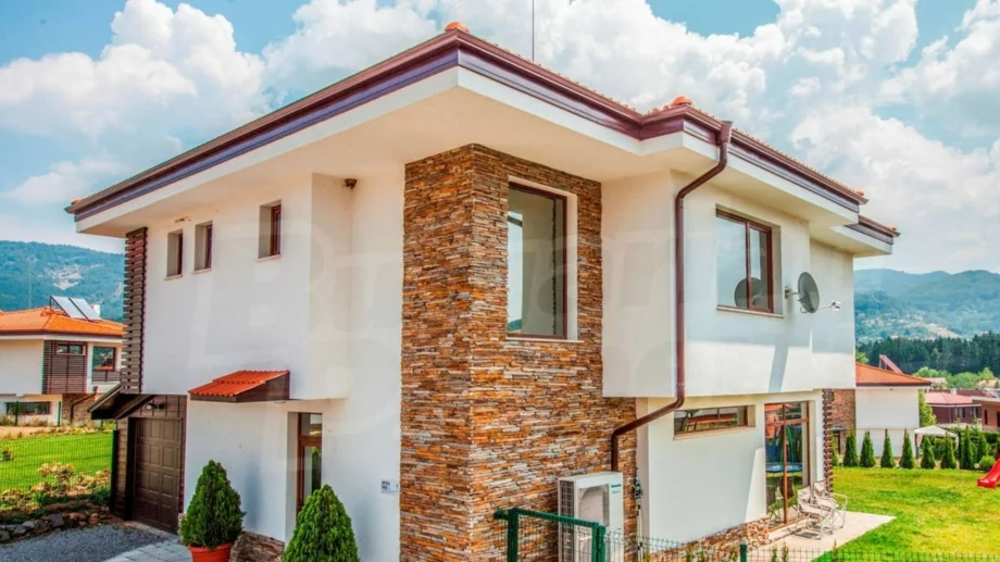 Жилищата в България поскъпнаха със 157% за десет години