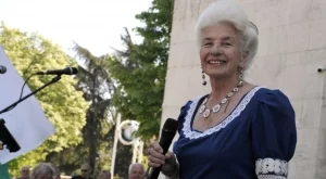 Отиде си голямата народна певица Янка Рупкина