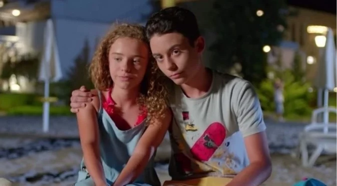 Помните ли малката Стефани от "All Inclusive"? Вижте порасналата Дебора Жечева днес (СНИМКИ)