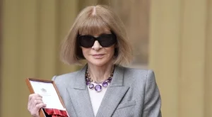 Историческо събитие: Ана Уинтур дебютира на корицата на Vogue, но не сама (СНИМКИ)