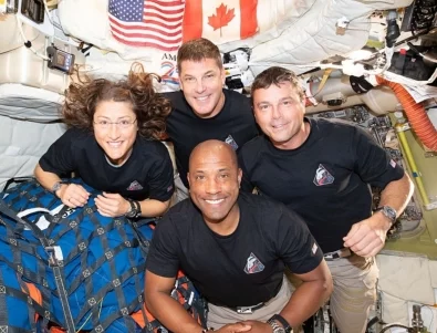 По пътя към дома: Какво споделиха астронавтите от историческата мисия "Артемида 2" (ВИДЕО)