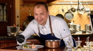 Мишлен опит и пролетни текстури: Шеф Никола Тодоров гостува в столичния ADOR