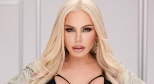 Камелия за първи път показа личицето на дъщеричката си (ВИДЕО)