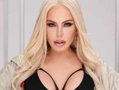 Камелия за първи път показа личицето на дъщеричката си (ВИДЕО)