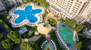 Семейна ваканция през май с 5 звезди и безплатно настаняване за деца