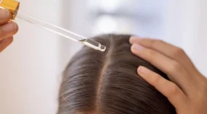 Рициново масло за растеж на косата: Какво всъщност работи и какво не