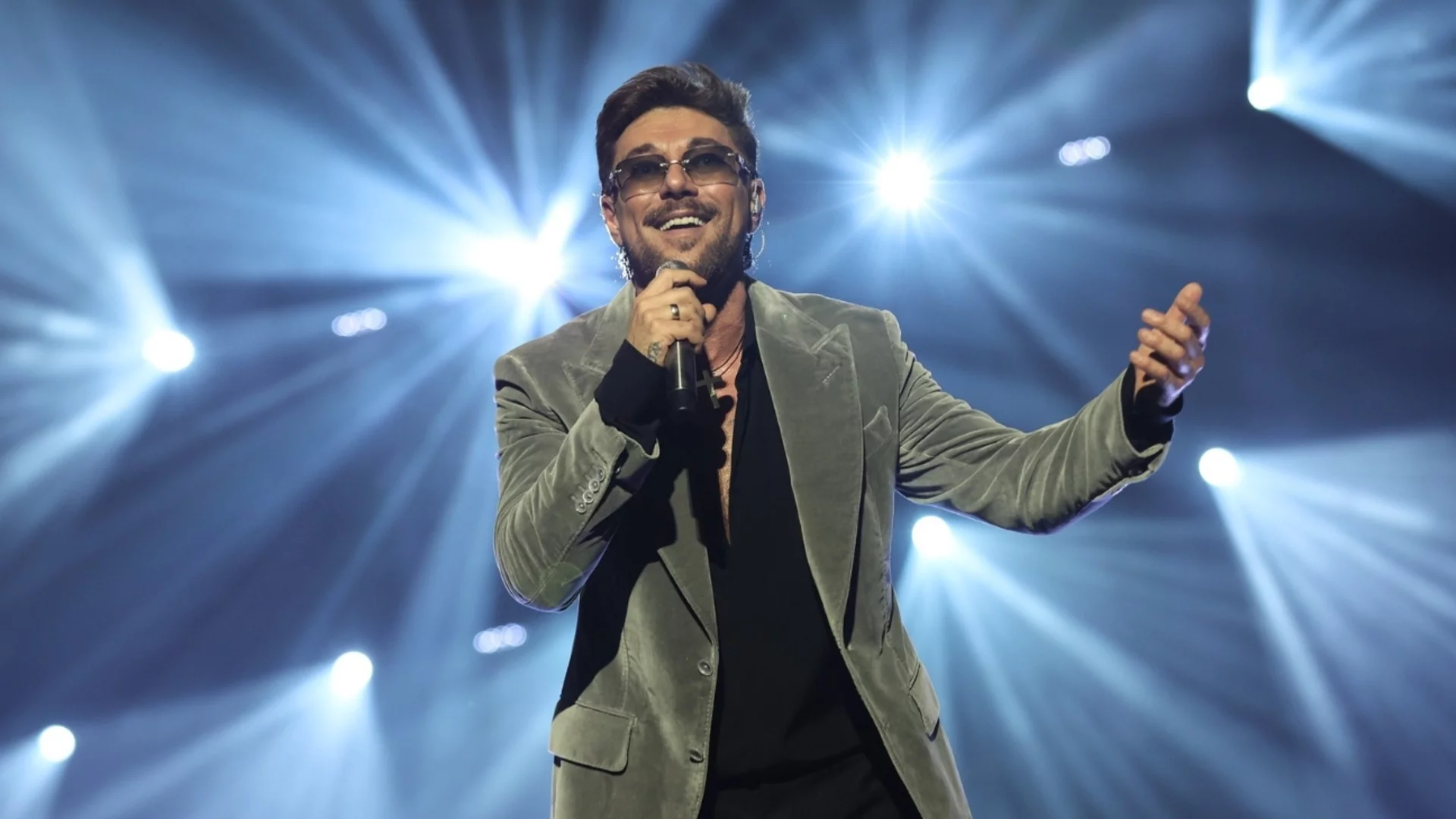 Миро развълнува феновете си с трогателна ретро СНИМКА