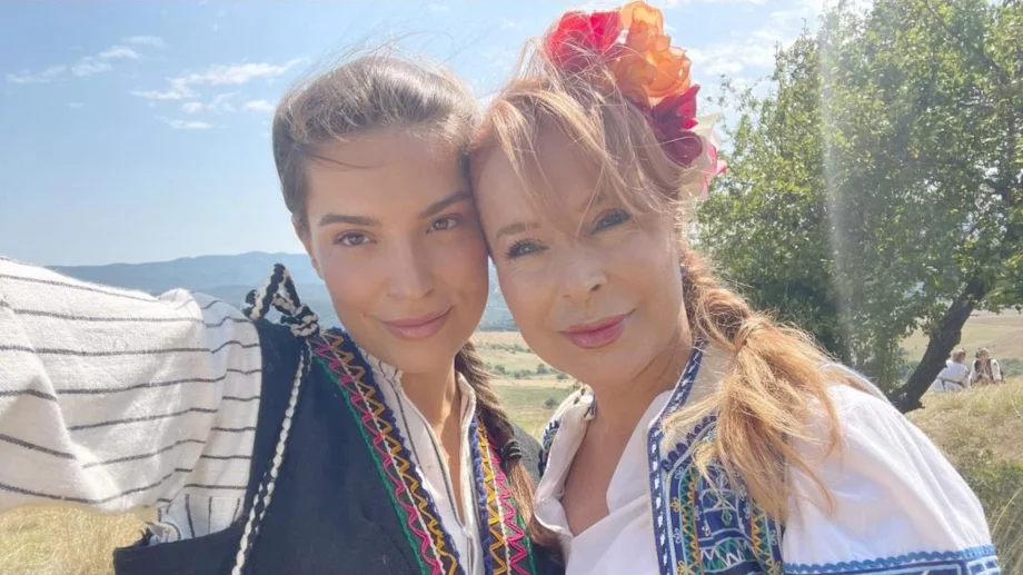 Горчива истина: Дъщерята на Мира Добрева дълго криела кои са родителите ѝ