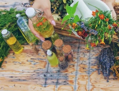 Природата знае най-добре: 5 вълшебни билки за женското хормонално здраве