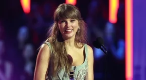 Вдъхновена от Елизабет Тейлър: Каква ще е сватбената рокля на Тейлър Суифт? (СНИМКИ)