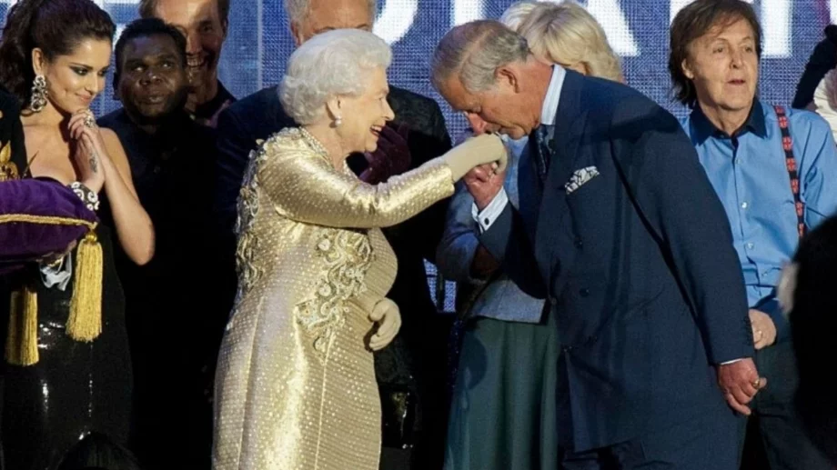 Днес щеше да стане на 100: Kрал Чарлз III отдаде почит на покойната си майка (ВИДЕО)
