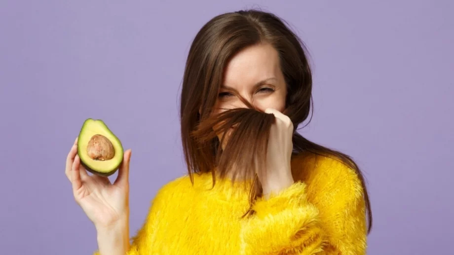Какво може да направи маслото от авокадо за косата ви (+ как да го ползвате)
