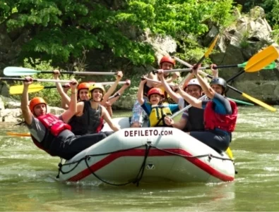 Defileto: Рафтинг приключения сред живописния Искър