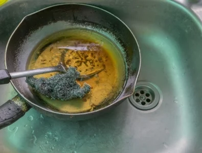 Какво наистина се случва, когато излеете мазнина в канала