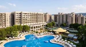 Ритуалът на първото море: Лятото започва през май   