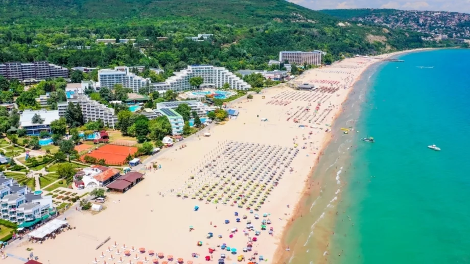 Рекорд за българското Черноморие: Отличиха 26 плажа и 6 пристанища със "Син флаг" за чистота