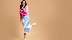 Как да носим сатенена пола? 4 стилни идеи за безупречна визия (СНИМКИ)