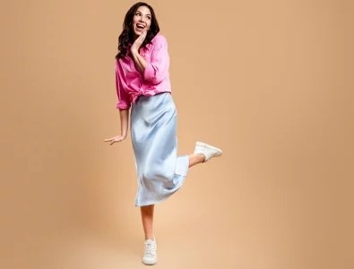 Как да носим сатенена пола? 4 стилни идеи за безупречна визия (СНИМКИ)