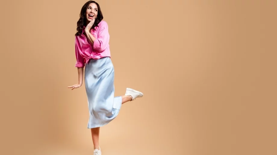 Как да носим сатенена пола? 4 стилни идеи за безупречна визия (СНИМКИ)