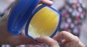 Защо всички започнаха да почистват с вазелин и оцет? Тези 6 трика вършат чудеса