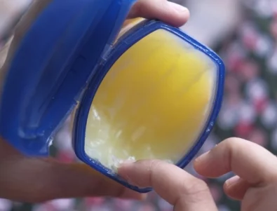 Защо всички започнаха да почистват с вазелин и оцет? Тези 6 трика вършат чудеса